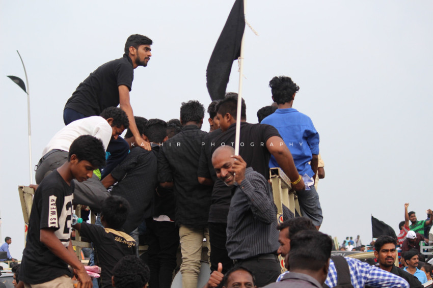 Jallikattu protests marina beach  (64)